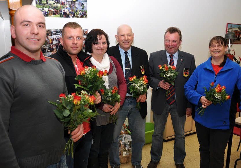 Der neue Vorstand der DLRG-Ortsgruppe Zerbst/Roßlau e.V. (v.l.): Henry Benke, Sven Hebenstreit, Babett Häusler, Günter Benke, Frank Hebenstreit, Simone Striebing.