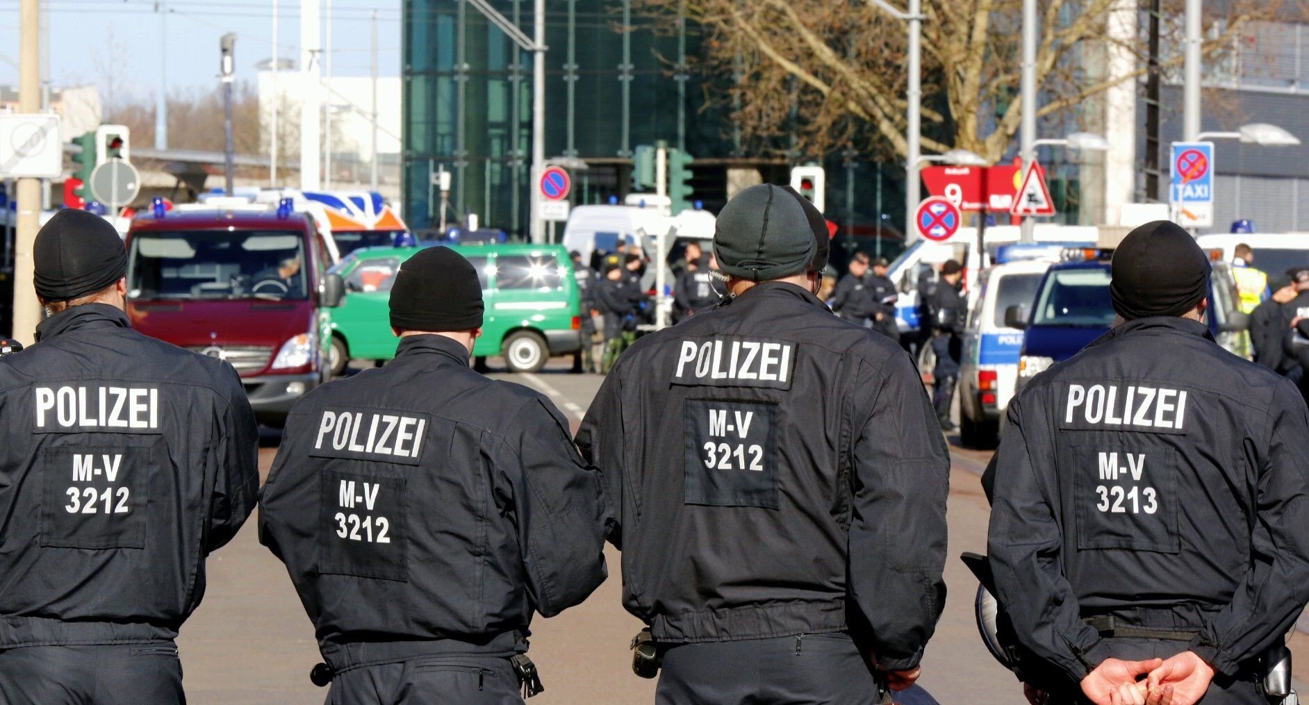 Beamte der Bereitschaftspolizei des Landes Sachsen-Anhalt im Einsatz.