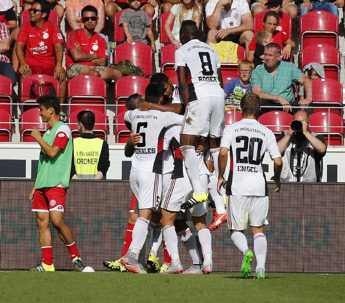Purer Jubel: Der FC Ingolstadt feiert zum Saisonauftakt einen 1:0-Überraschungssieg beim 1. FSV Mainz 05