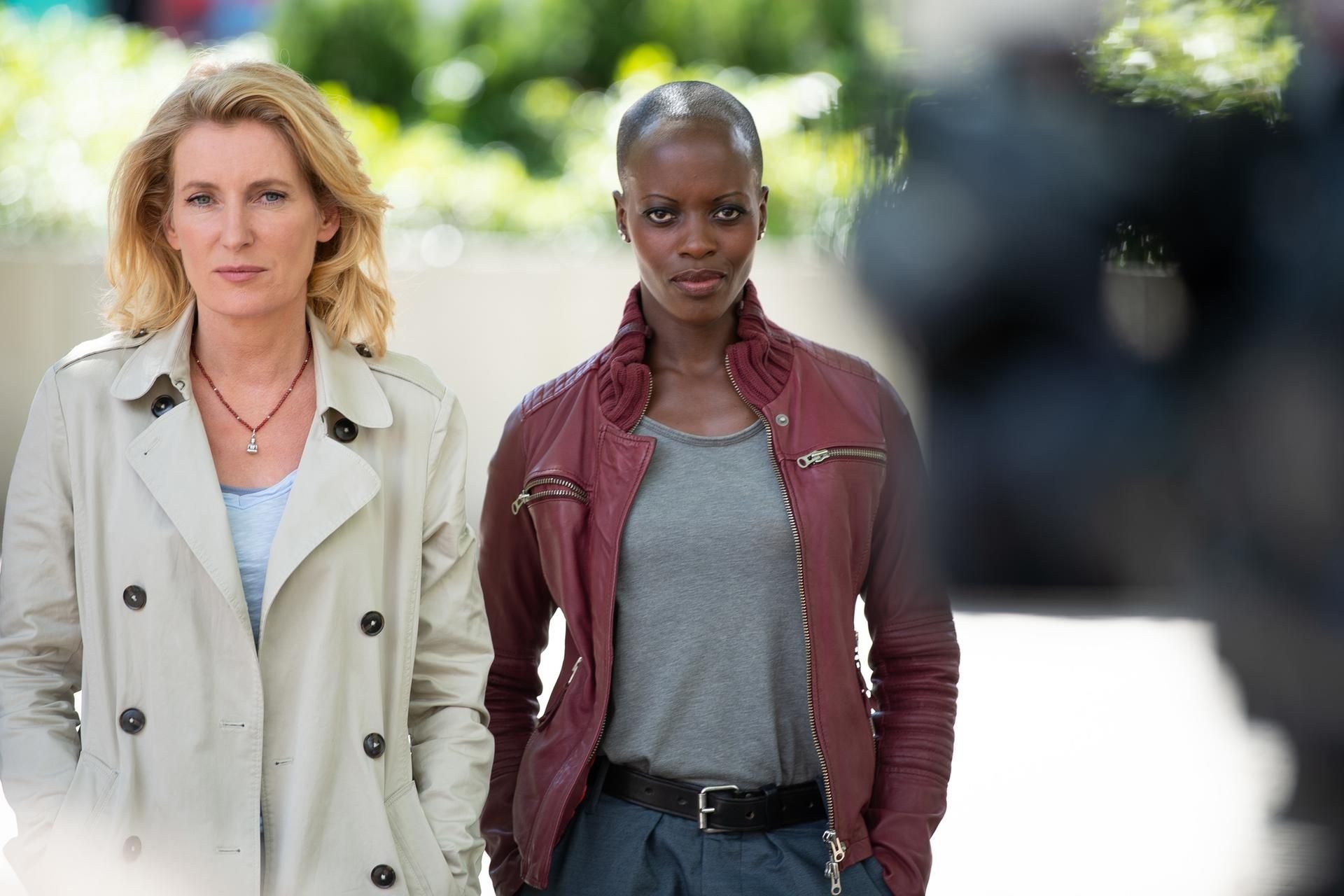 Maria Furtwängler (l.) und Florence Kasumba