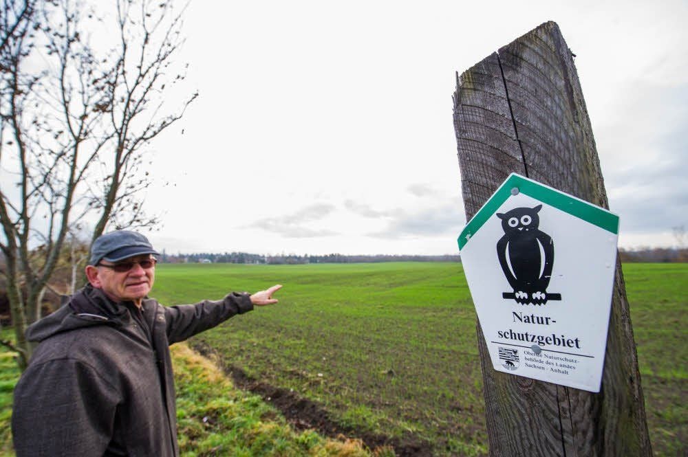 MZ-Leser Rolf Steinberg wundert sich, warum das Naturschutzgebiet gedrillt werden darf.