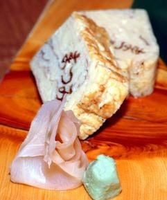 Delikates aus Asien: Wer Speisen aus Tofu kennen lernen möchte, wird zum Beispiel in japanischen Restaurants fündig. (Foto: dpa)