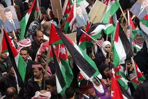 In Amman, Jordanien, ist es zu heftigen Protesten gekommen, die die Polizei mit Wasserwerfern aufzulösen versuchte. (FOTO: DPA)