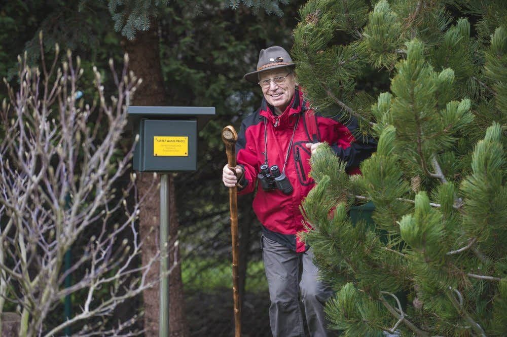 Macht dem legendären Brocken-Benno durchaus Konkurrenz. Helmut Engelmann wandert beinahe täglich im Harz.