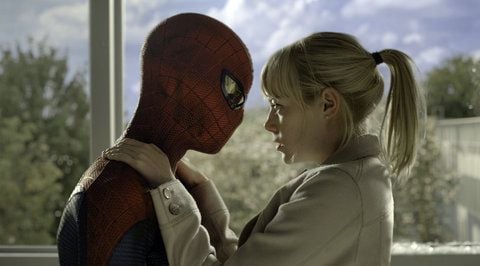 Emma Stone als Gwen Stacy (R) und Andrew Garfield als Peter Parker/Spider-Man in einer Szene des Kinofilms «The Amazing Spider-Man». (FOTO: DPA)
