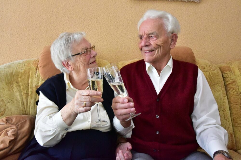 Sie sind seit sieben Jahrzehnten ein Ehepaar: Elisabeth und Heinz Oppermann.