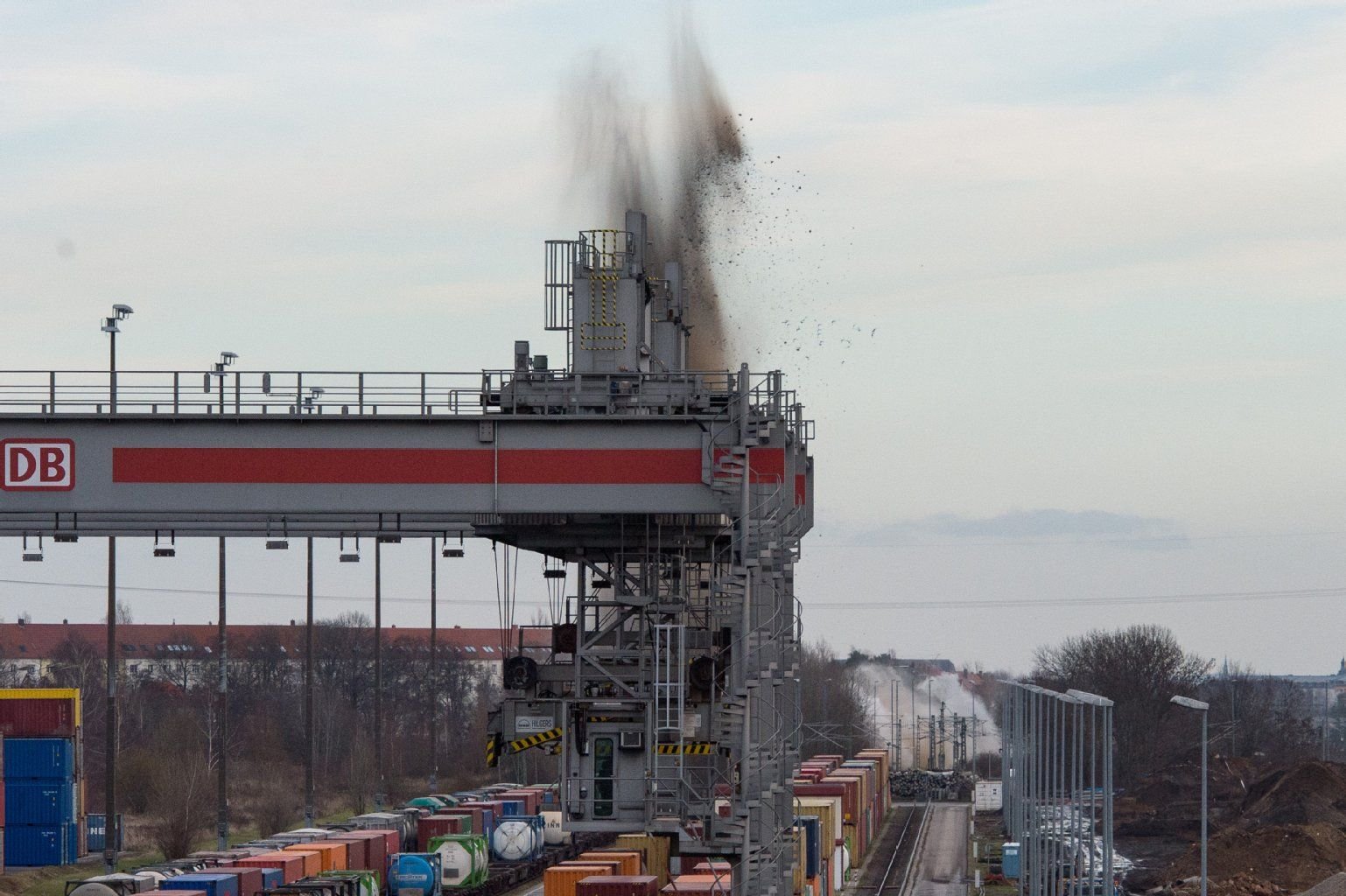 Eine Fliegerbombe aus dem 2. Weltkrieg wird am 14.01.2016 in Leipzig (Sachsen) gesprengt.