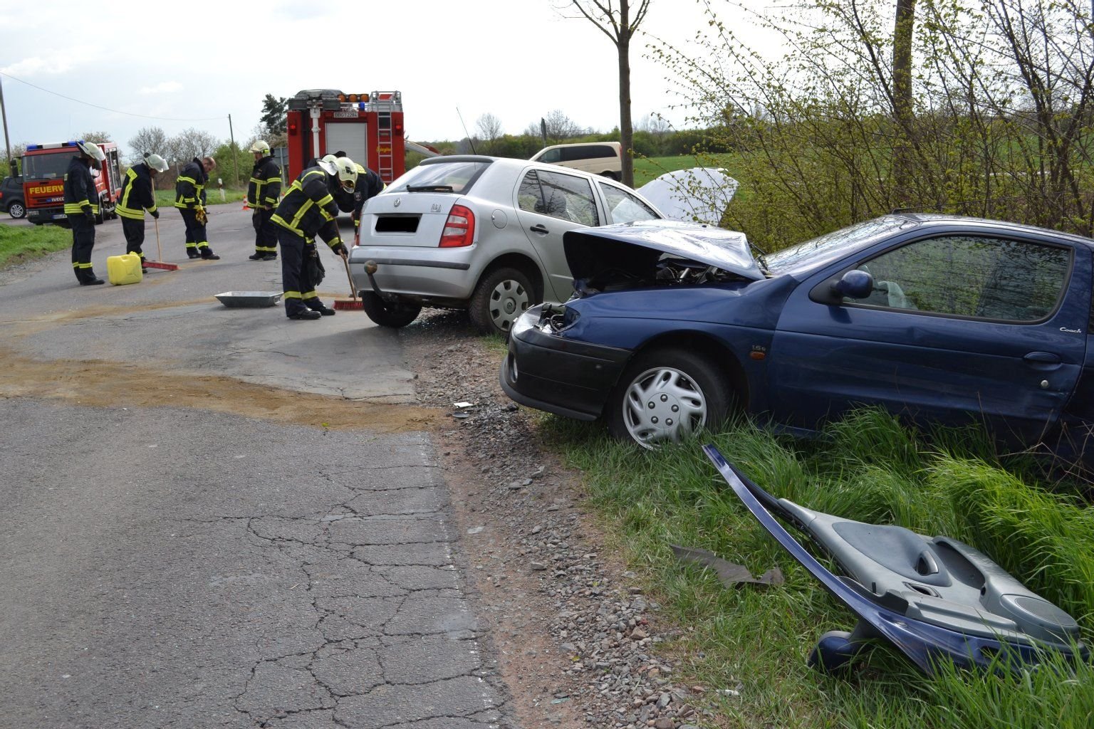 Am Krakauer Berg zwischen Peißen und Gröna hat es einen schweren Verkehrsunfall gegeben. Dabei wurde eine Person in ihrem Wagen eingeklemmt. Die Feuerwehr Bernburg musste ausrücken.