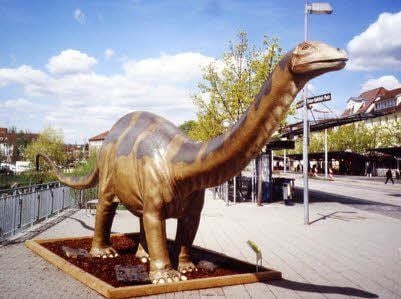 Die mobile Erlebnis-Ausstellung „Dinosaurier im Reich der Urzeit“ macht in Köthen Station.