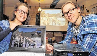 Reise nach Namibia: Die Schauspieler Franziska und Jan Bareins sprachen über ihre Tour durch das Land und zeigten auch Bilder und Videos.