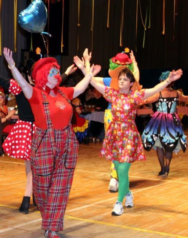 Im Klödener Bowling-Center sind am Samstag die Narren los.
