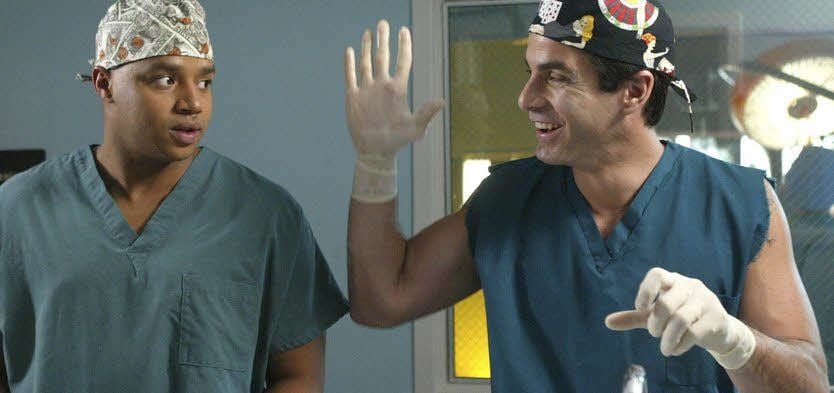 Robert Maschio als Todd und Donald Faison als Turk (v. r.).