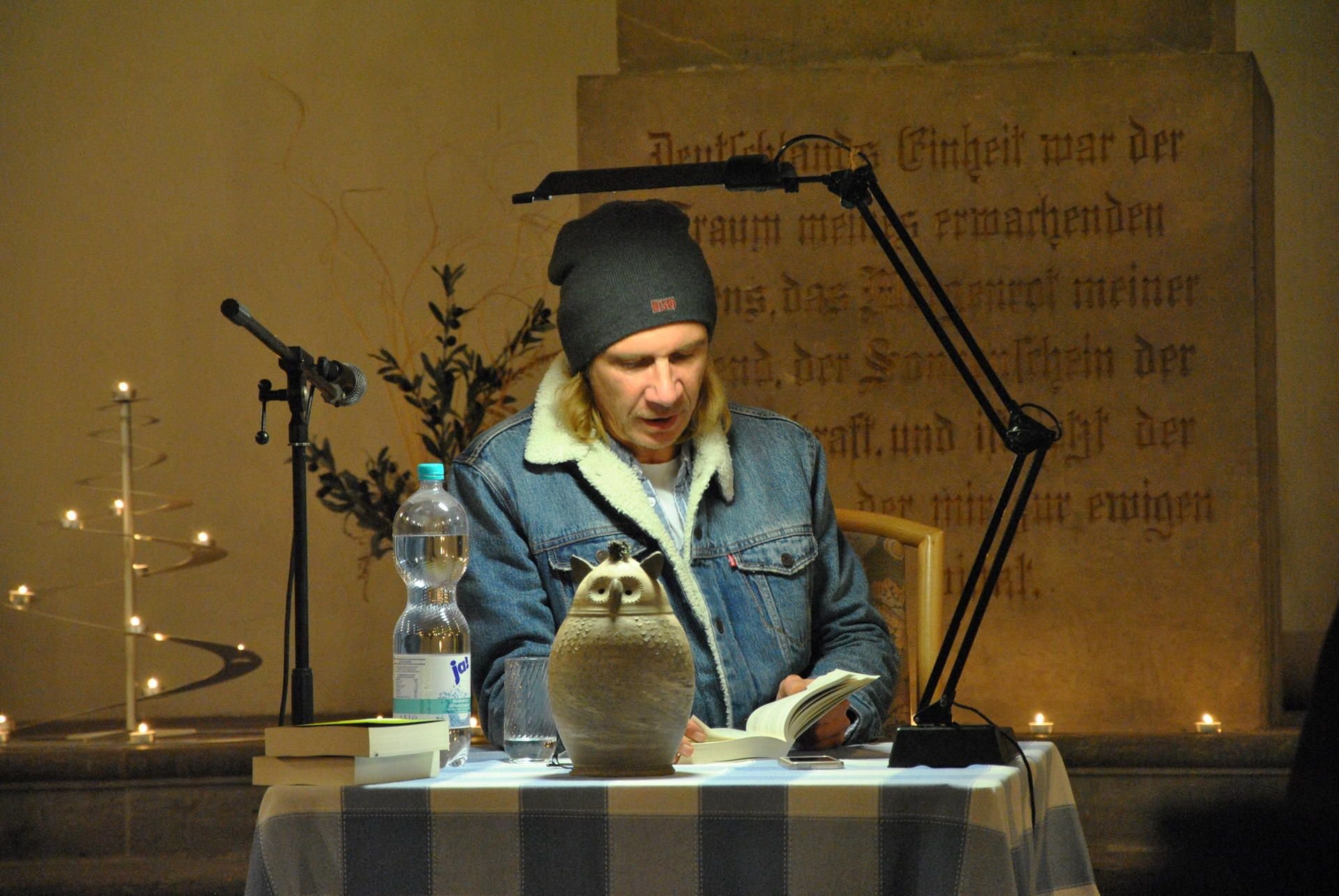 Autor Stephan Ludwig bei einer Leseung der beliebten Krimireihe „Zorn“.