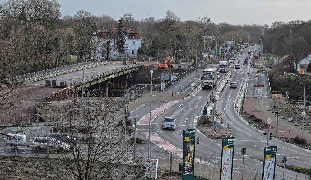 Eine besondere Perspektive auf die Friedensbrücke.