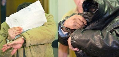 Die Bildkombo zeigt wie der wegen Mordes angeklagte ehemalige V-Mann des rheinland-pfälzischen Landeskriminalamtes Talid Said O. (l) und der Mitangeklagte Ahmed H. M. (r) einen Gerichtssaal im Landgericht Frankenthal betreten. (FOTO: DPA)