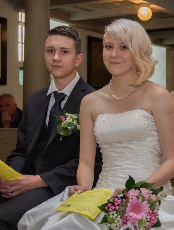 Martin Panser (20) und seine ein Jahr jüngere Braut Nora Richter