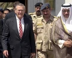 Donald Rumsfeld in Kuweit (Foto: dpa)