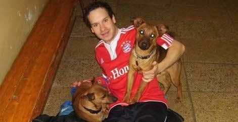 Marcel Moder mit seinen beiden Hunden. Gucci (r.) lebt nicht mehr.