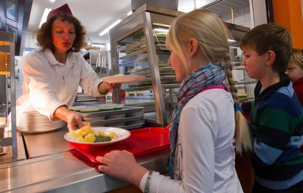 Das Bildungs- und Teilhabepaket soll Kindern unter anderem die Mittagsversorgung in Kita und Schule sichern.