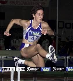 Die zweimalige Welt- und Europameisterin im Siebenkampf Sabine Braun (Archivbild vom 02.02.2001 beim Leichtathletik-Meeting in Erfurt) wird bei den Leichtathletik-Europameisterschaften im August in München ihre Karriere beenden. «Es ist jetzt wirklich gut. Es gibt doch noch viele andere schöne Sachen im Leben», bekräftigte die 36-jährige Wattenscheiderin am Wochenende (01.06.2002) bei ihrem 16. Auftritt beim Mehrkampf-Meeting in Götzis ihr Vorhaben.