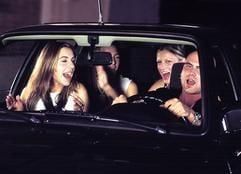 Jugend: Jugend: Laute Musik im Auto ist riskant