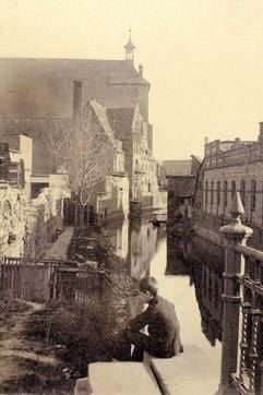 Als die Gerbersaale noch zur Gänze sichtbar war: Bereits vor mehr als 100 Jahren wurde der Saalearm nahezu komplett überbaut. Heute ist von ihr nur noch ein Teil an der Klausbrücke zu sehen.