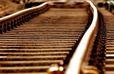 Neu verlegte Eisenbahnschienen (SYMBOLFOTO: DAPD)
