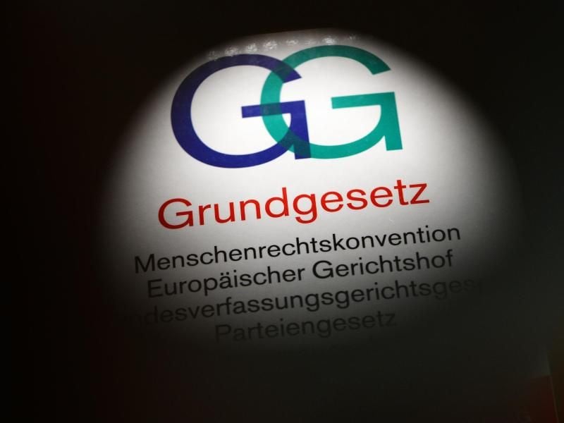 Zur Abwehr einer Pandemie sind auch Grundrechtseingriffe möglich. Foto: Jens Kalaene/dpa-Zentralbild/dpa