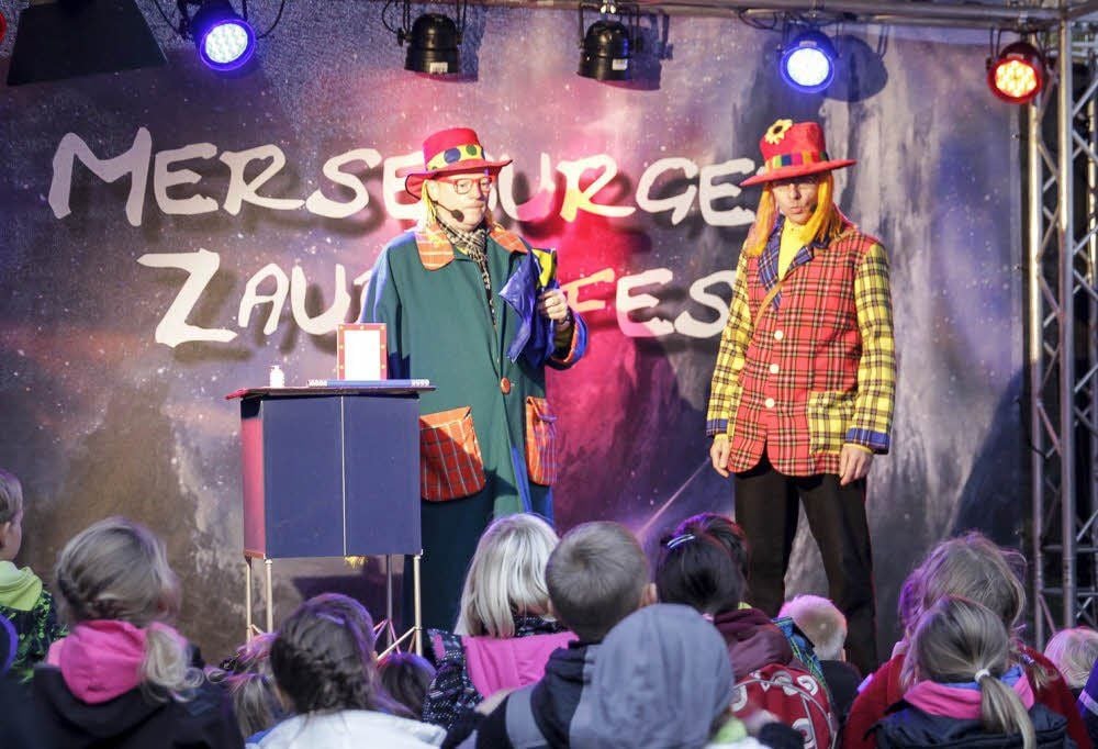 Humpel und Pumpel von Pumpelstrumpf ließen auf der Bühne sogar die Freiheitsstatue verschwinden.