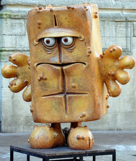 Nach ihrer Entführung im vergangenen Jahr ist die Kinderkanal-Kultfigur «Bernd das Brot» erneut Opfer einer Straftat geworden. (ARCHIVFOTO: DPA)