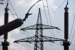 Eine 110-Kilovolt-Hochspannungsanlage des Umspannwerkes der E.ON Thüringer Energie AG in Schleusingen. (Foto: ddp)