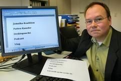 Der Tübinger Linguist Lothar Lemnitzer, aufgenommen in seinem Büro an der Universität Tübingen. (Foto: dpa)