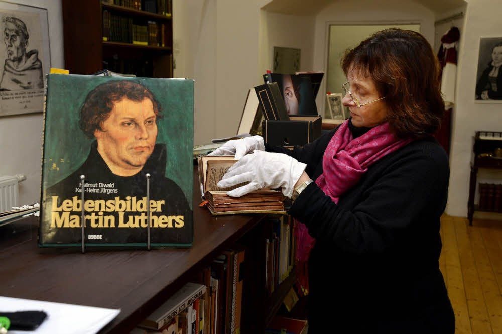 Sigrid Ritter und ihr Team haben viel um Martin Luther und dessen Verbindung in die Elsterstadt mitzuteilen.