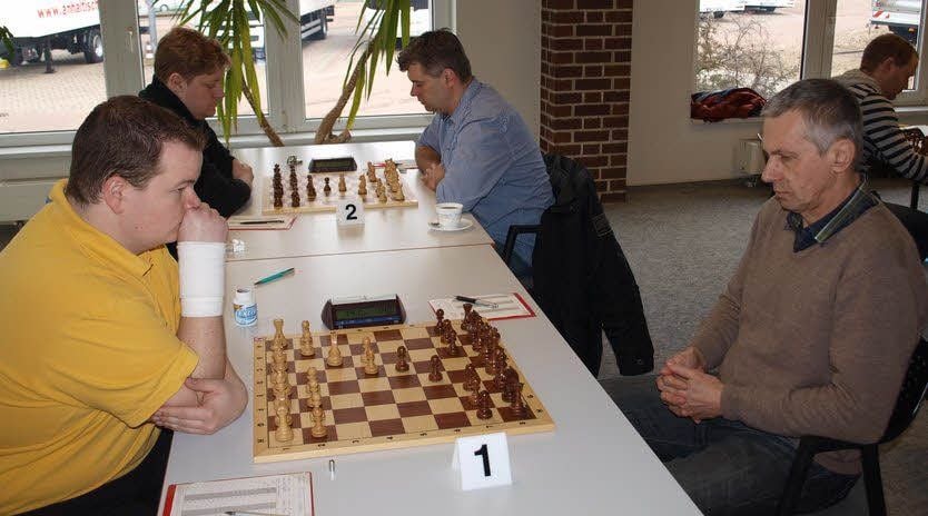 Volodymyr Ozeran (rechts) hatte einen schweren Stand.