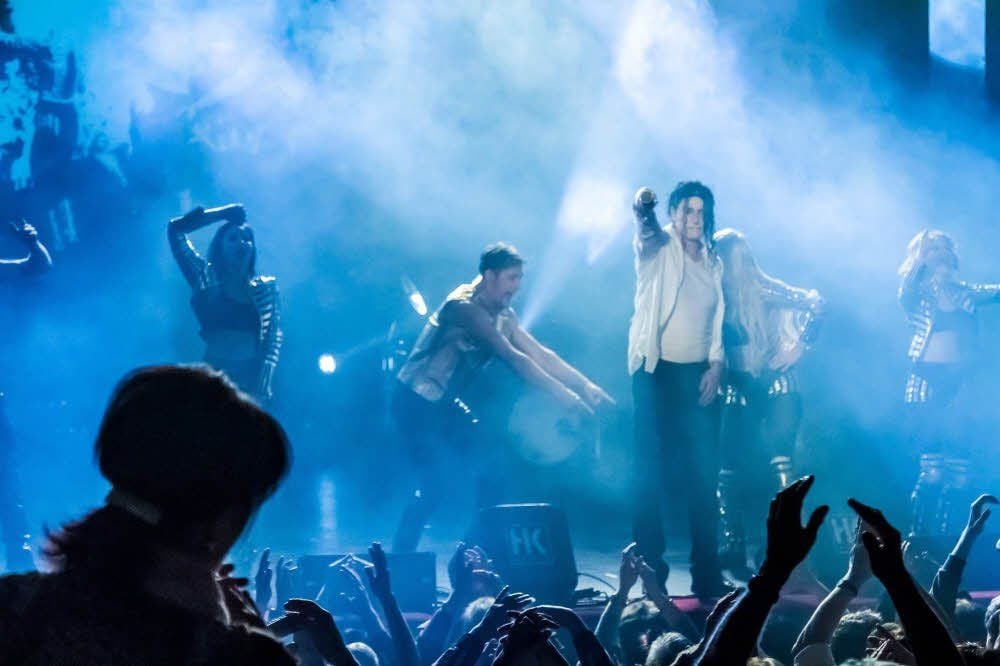 Sascha Pazdera bringt eine Hommage auf Michael Jackson auf die Wittenberger Bühne.