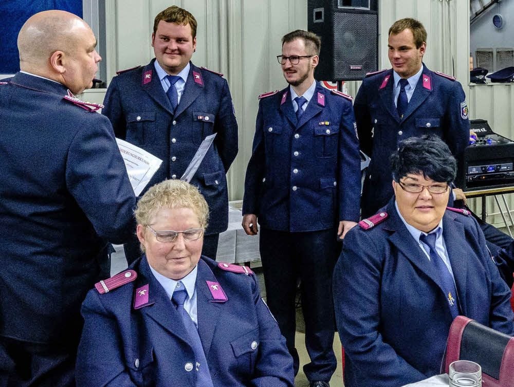 Geehrt und befördert wurden zur Jahreshauptversammlung in Kemberg wieder eine ganze Reihe Kameraden.