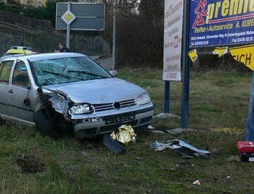 In der Ascherslebener Straße in Hettstedt hat ein Auto einen 61-jährigen Mann erfasst und schwer verletzt.