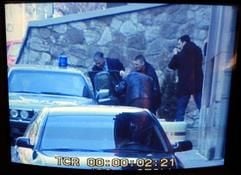 Szenenbild vom Moment des Anschlags des Belgrader Fernsehsenders B92 (Foto: dpa)