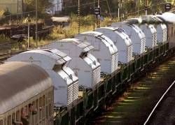 Ohne größere Zwischenfälle ist dererste deutsche Atommülltransport nach den Terroranschlägen in den USAin Frankreich angekommen. Am Mittwochabend um 18.49 Uhr überquerteder mit sieben Atommüllcontainern beladene Zug die deutsch-französische Grenze bei Lauterbourg.