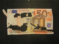 Ein Handout-Bild der Deutschen Bundesbank zeigt einen zerfallenen 50-Euro-Schein (Foto undatiert). (Foto: dpa)