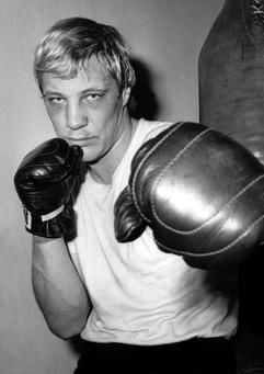 Norbert Grupe bei einem Abschlusstraining am 30.12.1968 in Berlin. Der ehemalige deutsche Boxprofi und Schauspieler Norbert Grupe ist in Mexiko im Alter von 63 Jahren gestorben. Wie dpa am Freitag (12.03.2004) aus sicherer Quelle erfuhr, erlag er bereits am Mittwoch einem Krebsleiden. (Foto: dpa)