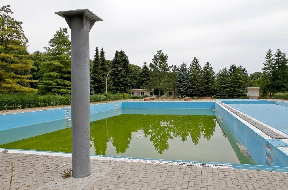 Müchelner Bürger engagieren sich dafür, das geschlossene Waldbad wiederzueröffnen.
