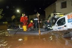 Überschwemmungen und sintflutartige Regenfällehaben im südlichen Frankreich zwei Menschen das Leben gekostet. (Foto: dpa)