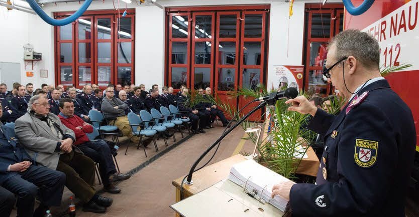 Stadt-Wehrleiter Christian Schirner blickt mit seinem Bericht auf das Jahr 2016 zurück: 515 Einsätze stehen zu Buche. 50 Personen konnten gerettet werden.