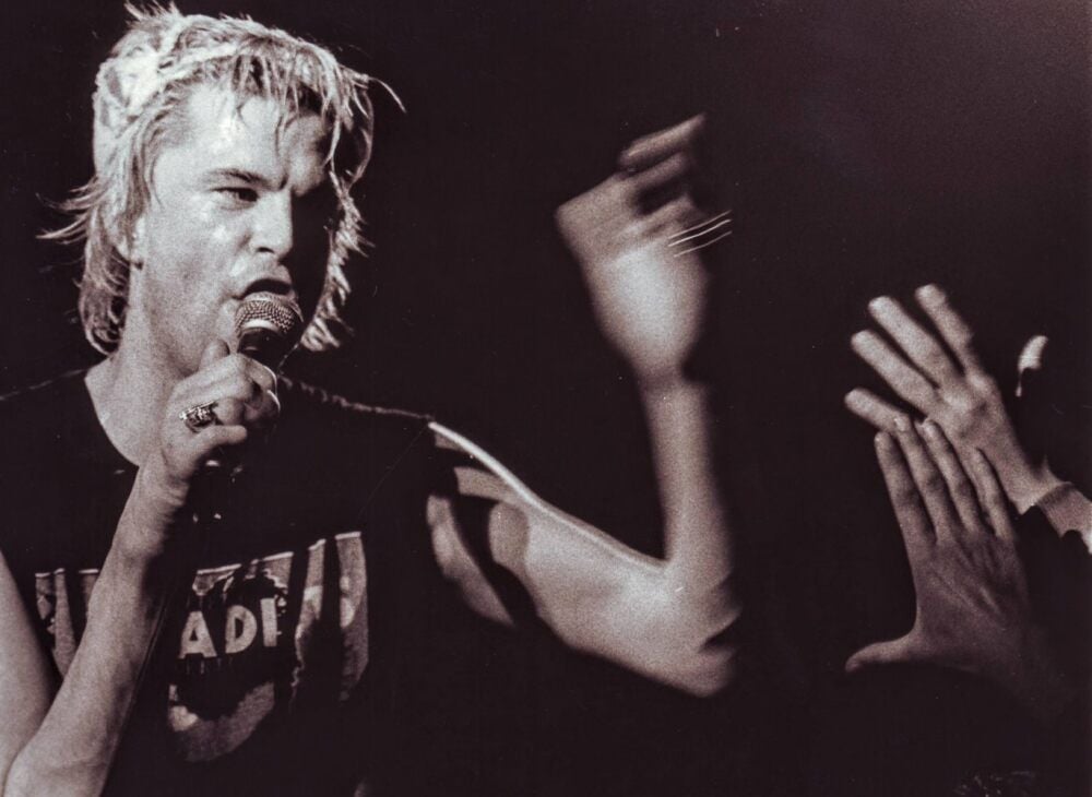 Andreas Frege, besser bekannt als „Campino“, bei einem Geheimkonzert in Halle Anfang der 90er Jahre in der damals für hochkarätige Gastspiele bekannten „Schorre“, die heute nur noch als Diskothek dient.
