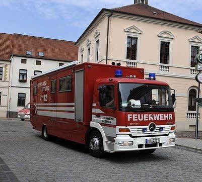 Die Kameraden aus Bremen fahren ab in Gebiete, wo die Flut jetzt steigt.