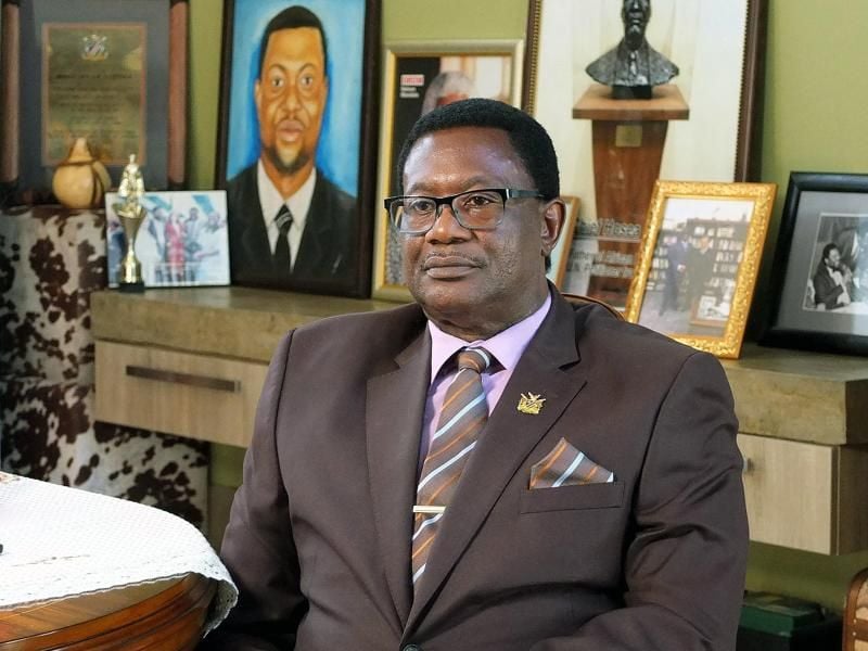 Vekuii Rukoro, traditioneller Führer der Herero, kommentiert, was der deutsche Kolonialismus in Namibia bedeutet hat und spricht über die Folgen bis heute. Foto: Christel Fomm/Gruppe 5/Arte/dpa