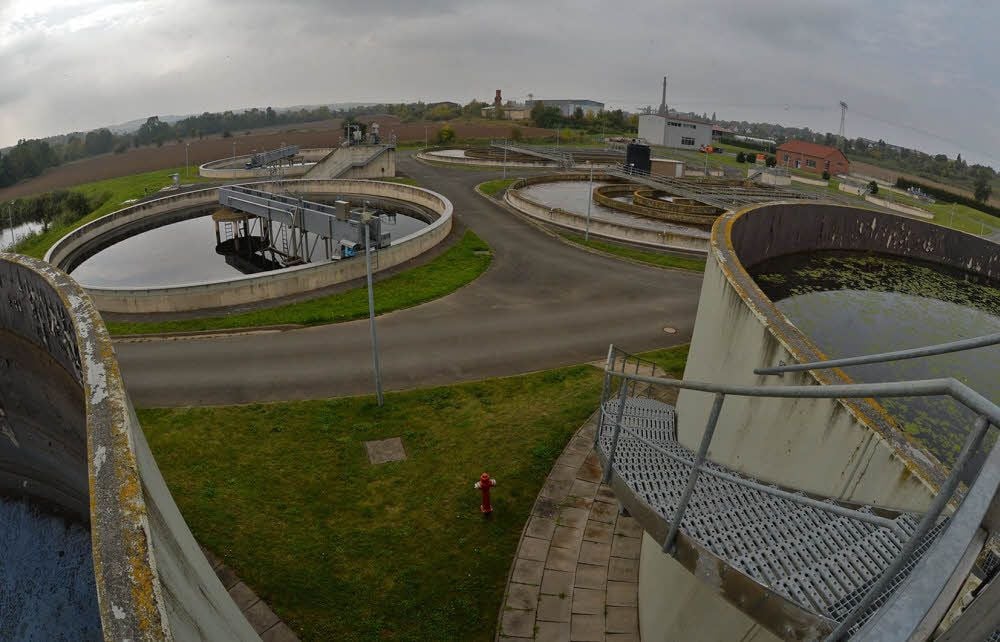 Das Ascherslebener Klärwerk - kommt hier künftig immer weniger Wasser an, könnten die Gebühren steigen.