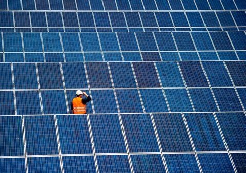 Die Kritik an der geplanten Kürzung der Solarförderung wird immerlauter. (ARCHIVFOTO:DPA)