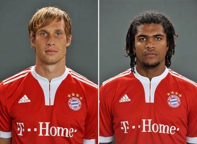 Andreas Ottl (links) und Breno, Spieler des Bundesligisten FC Bayern München (FOTO: DPA)